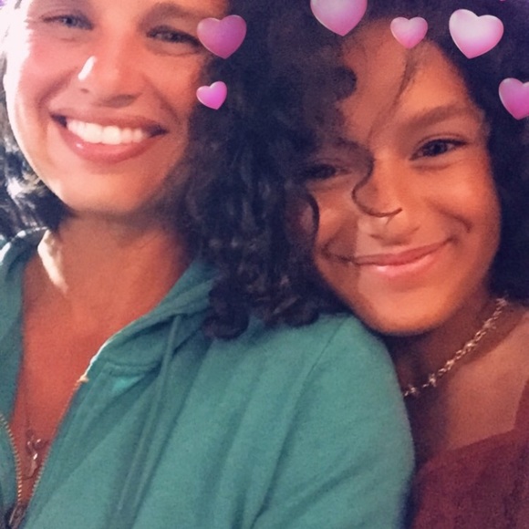 Meet your Posher, Courtney - Picture 2 of 2